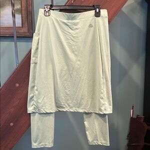 Snoga athletics light green fit snoga with capri leggings.